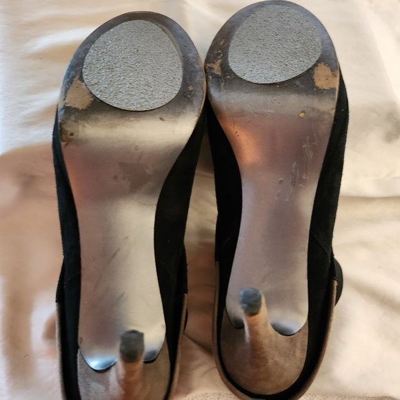 UNIQUE~Tahari Two-Toned Light Gray and Black Suede Booties (8M) - Picture 5 of 5